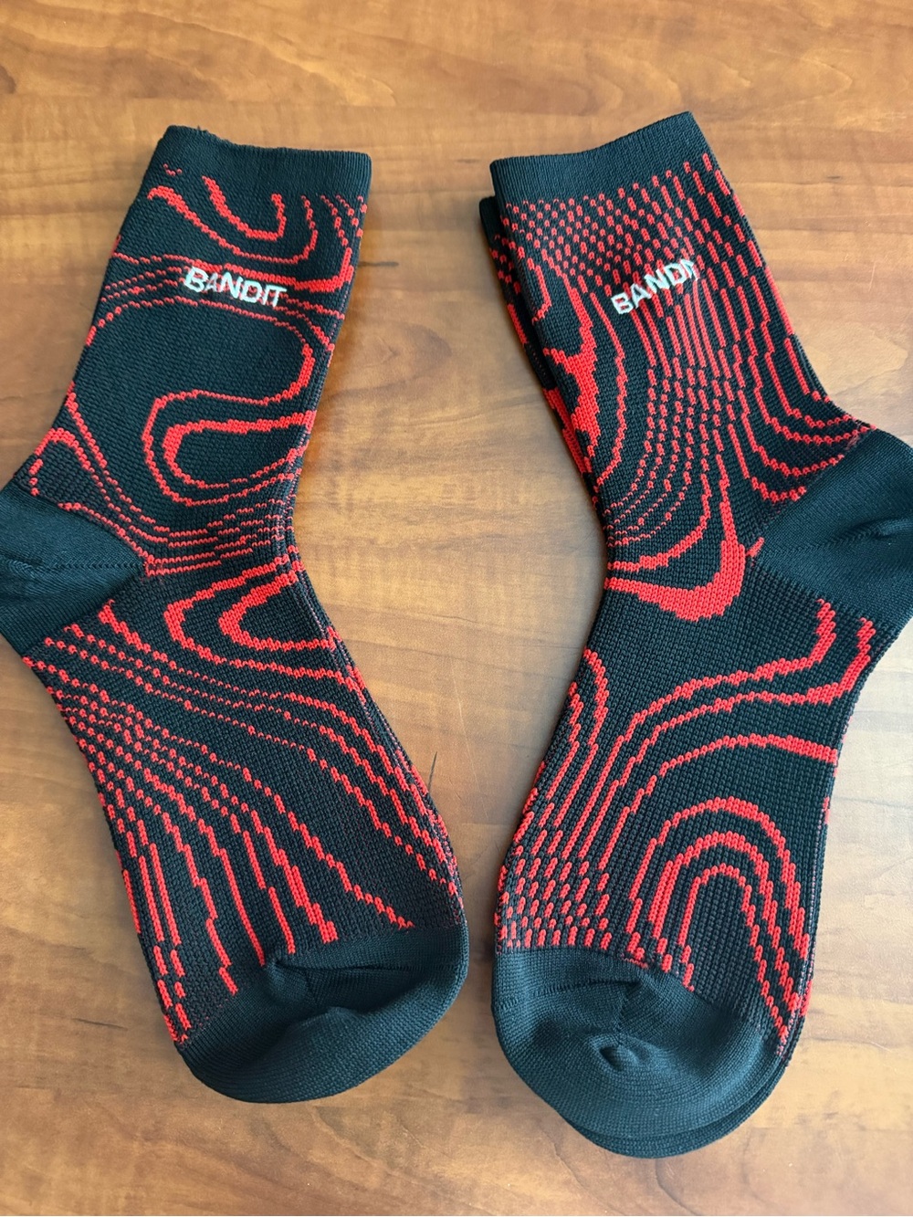 2 pair unisex Bandit Red & Black Athletic Crew Socks Exclusive Members only